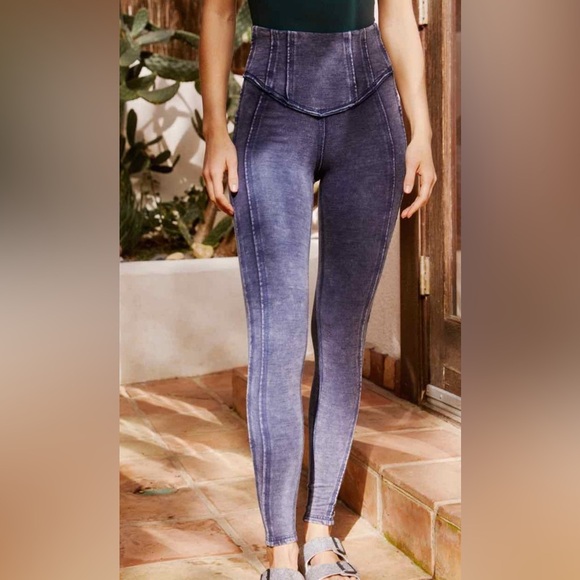 Free People “Hybrid Leggings” In Dark Navy Blue Size Large EUC - Picture 2 of 10